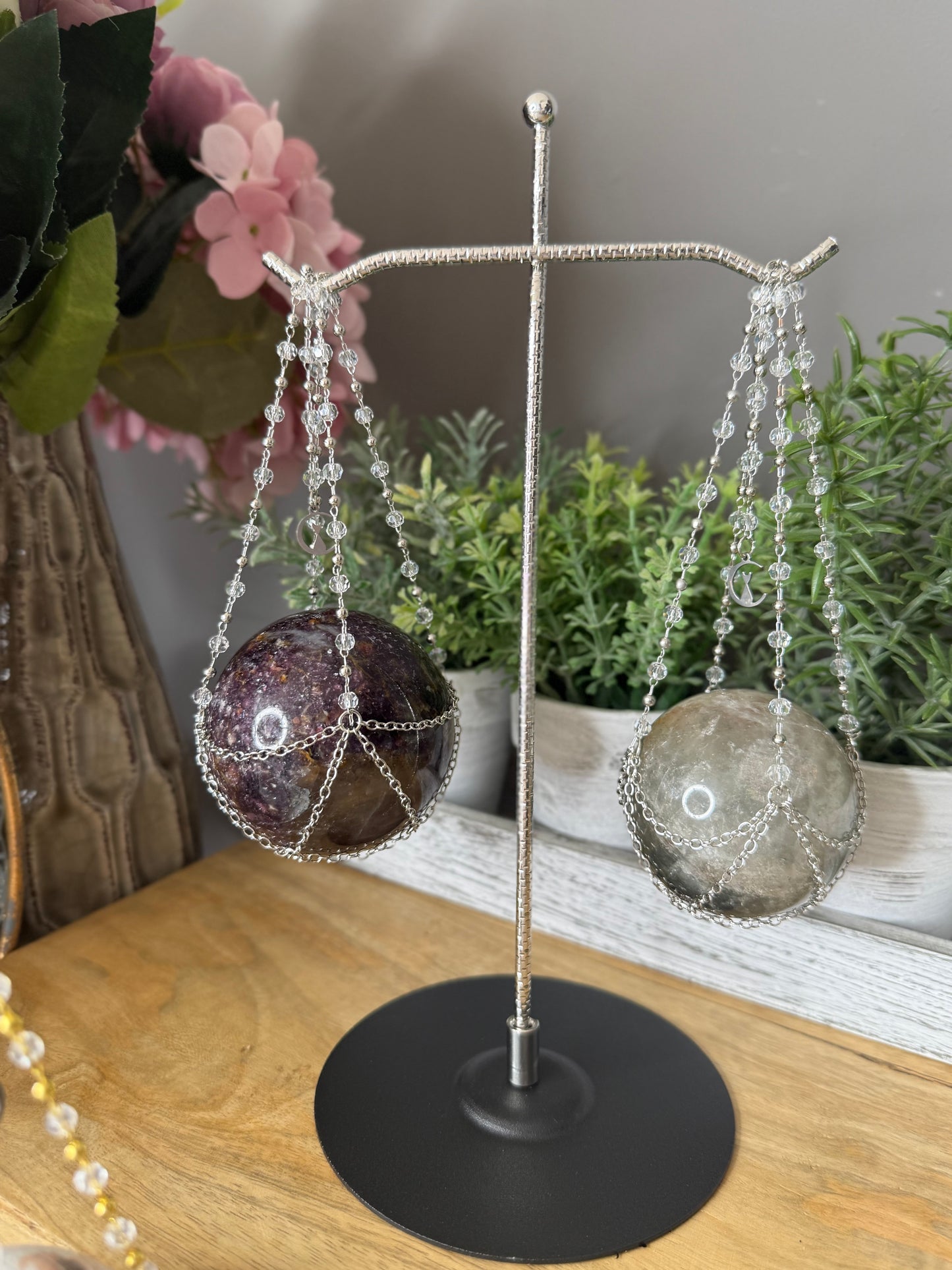 Judgment Scale Crystal Sphere Holder