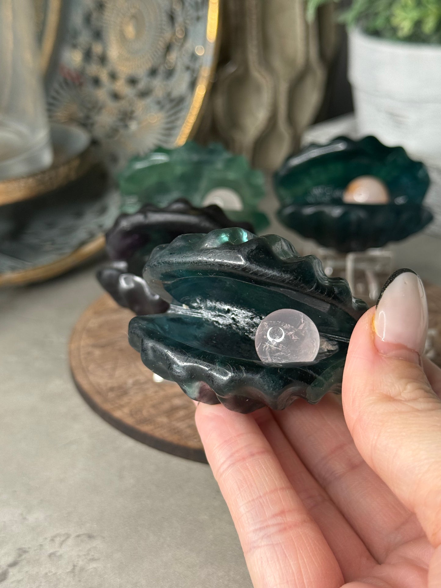 Fluorite Crystal Clam with removable mini sphere