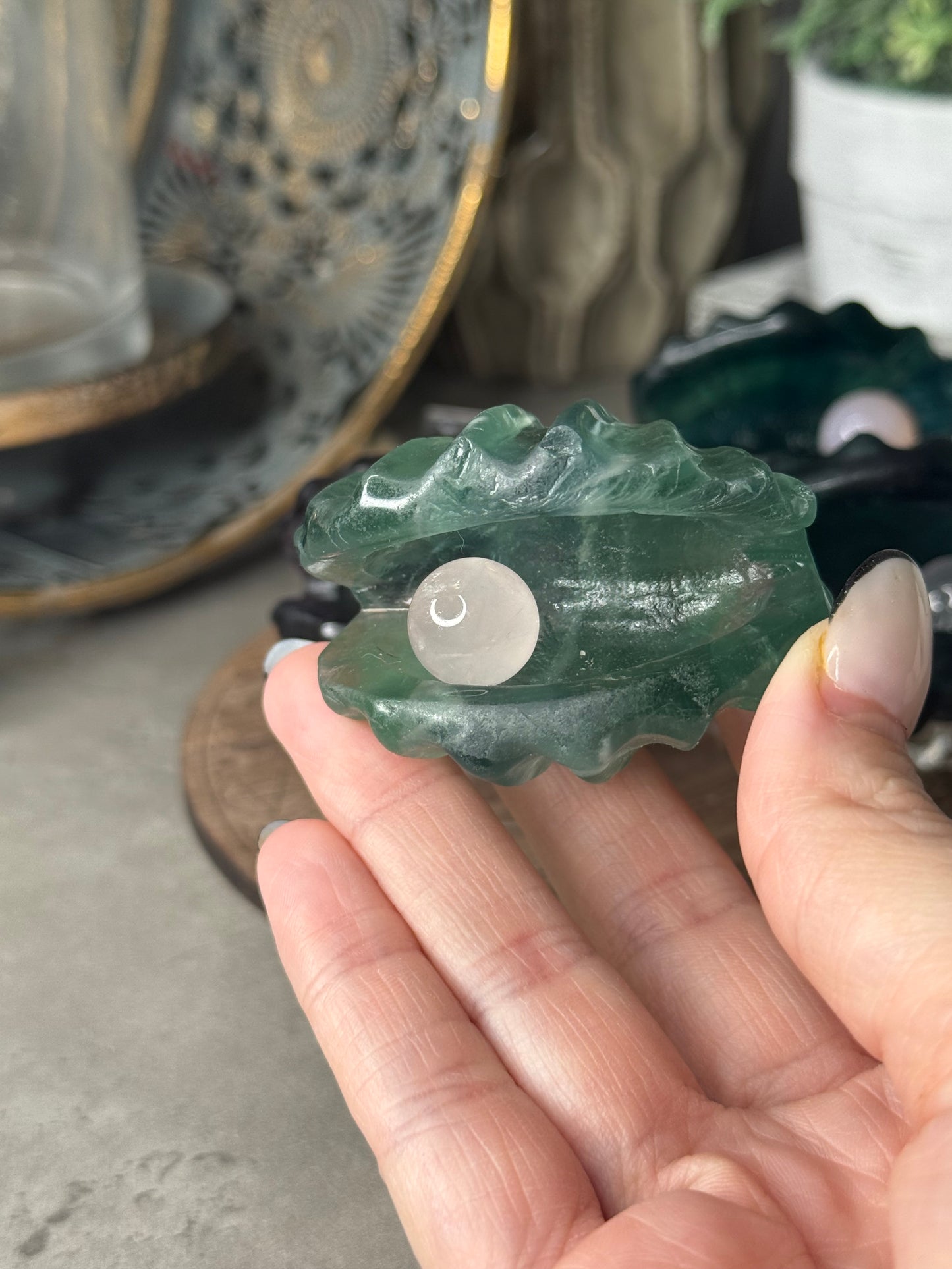 Fluorite Crystal Clam with removable mini sphere