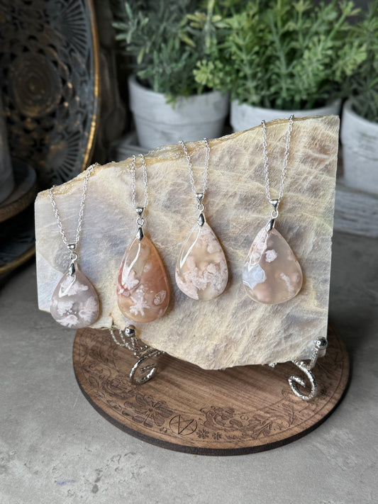 Flower Agate Crystal Pendants Necklaces