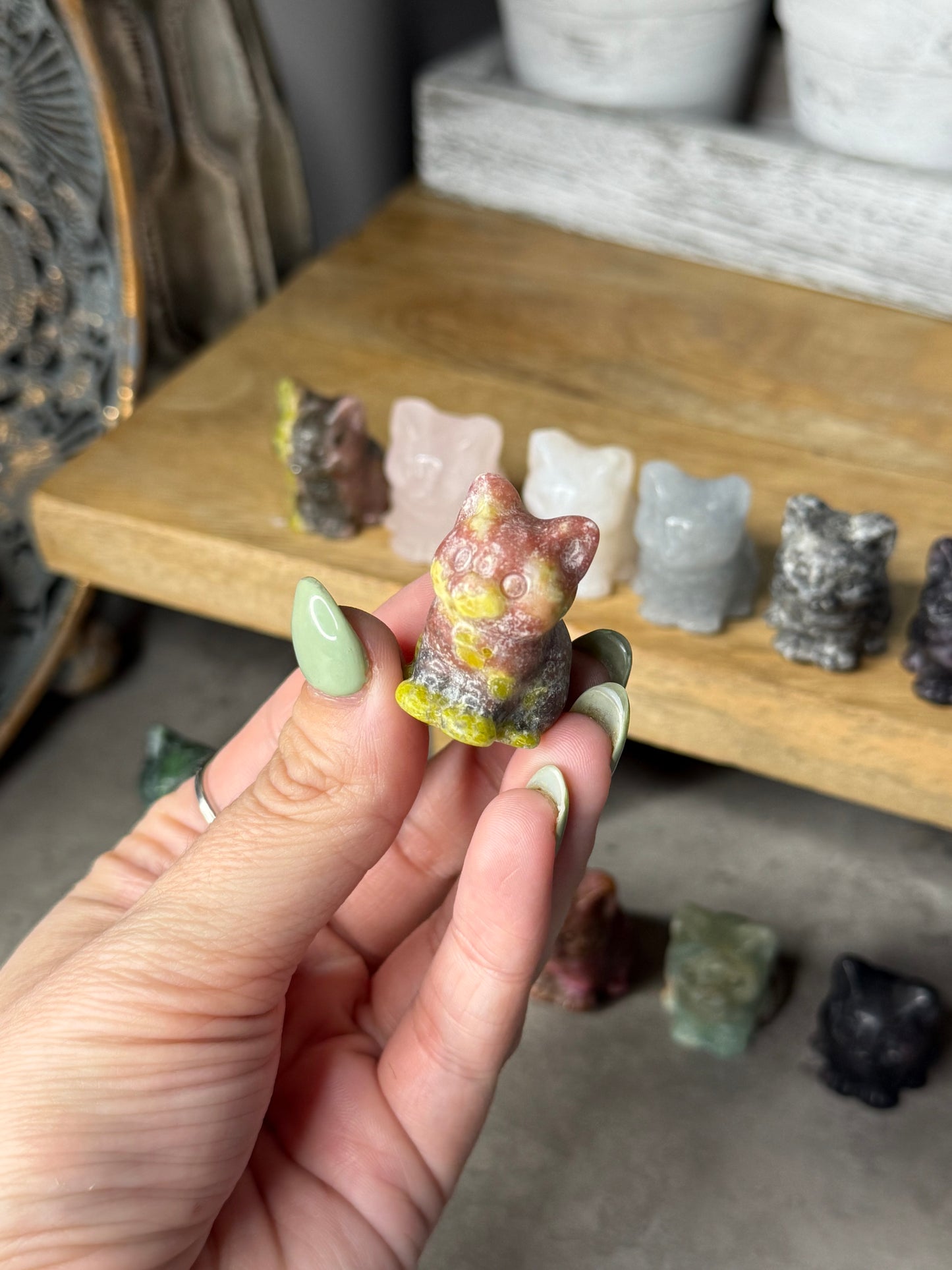 Sitting Cat Mini Crystal Carvings