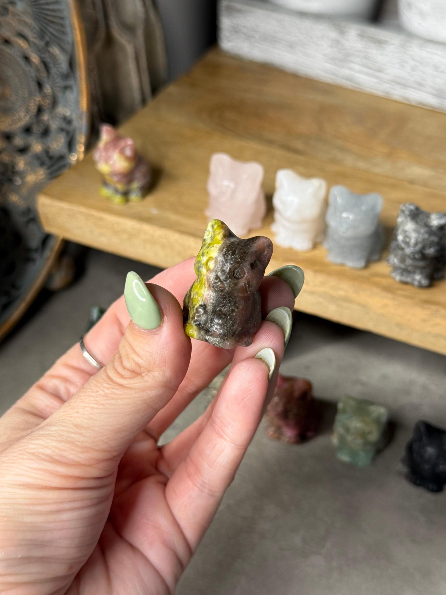 Sitting Cat Mini Crystal Carvings