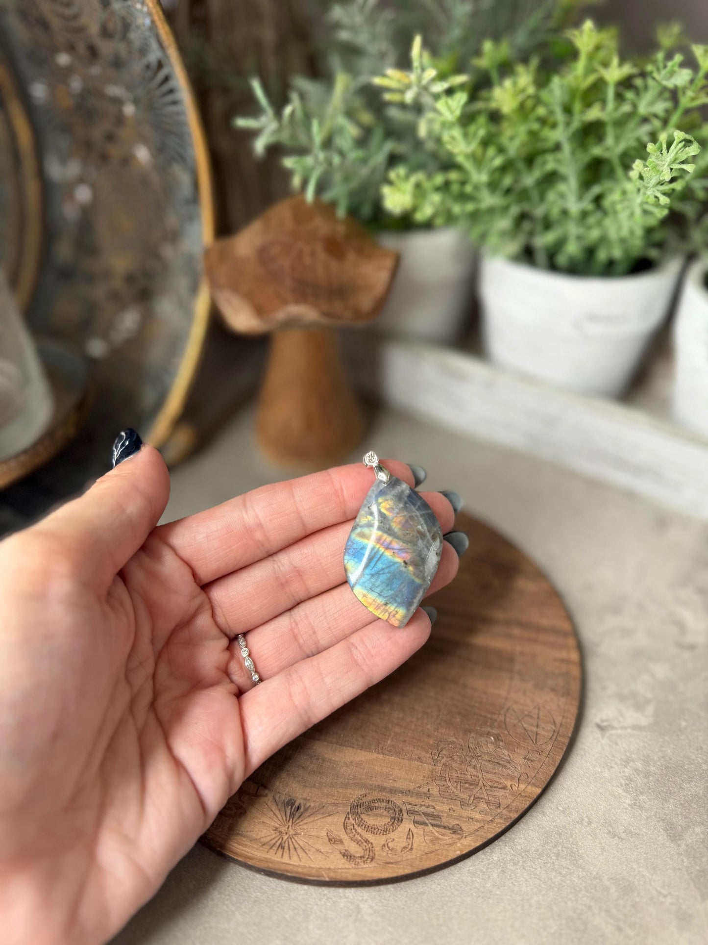 Flashy Labradorite Crystal Silver Pendants with Chain