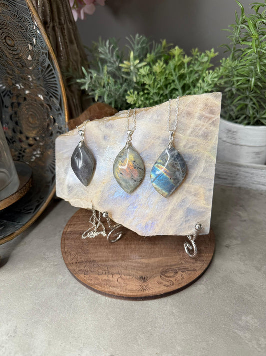 Flashy Labradorite Crystal Silver Pendants with Chain