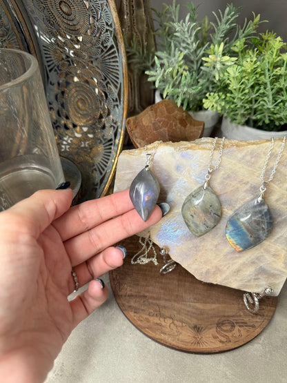 Flashy Labradorite Crystal Silver Pendants with Chain