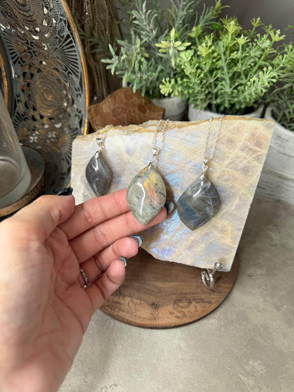 Flashy Labradorite Crystal Silver Pendants with Chain