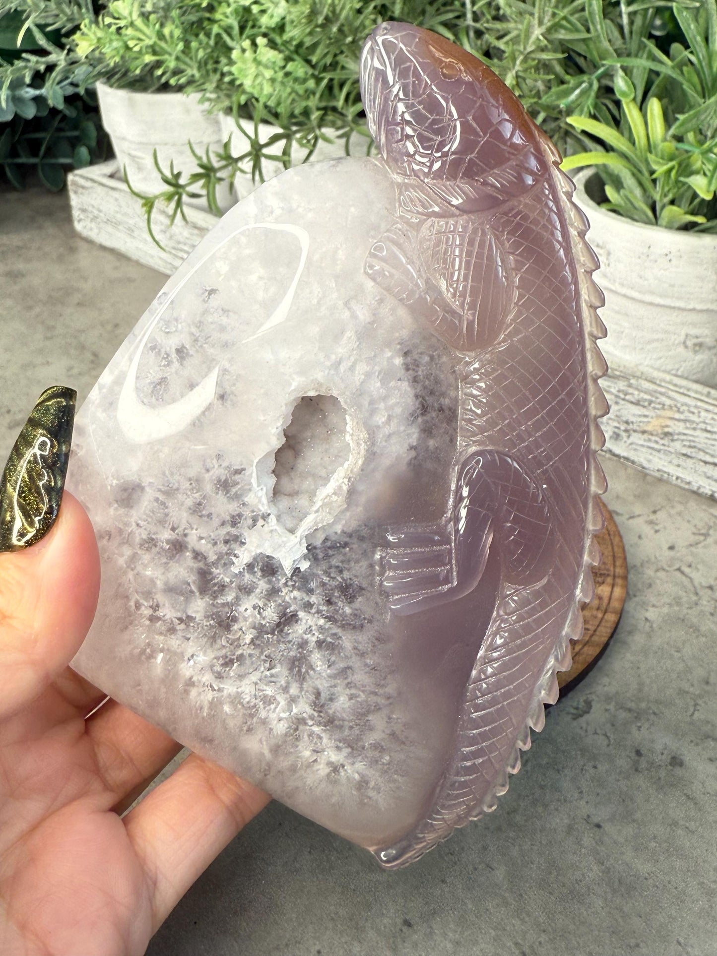 Druzy Agate Iguana Crystal Carving - 396g, 114mm Tall