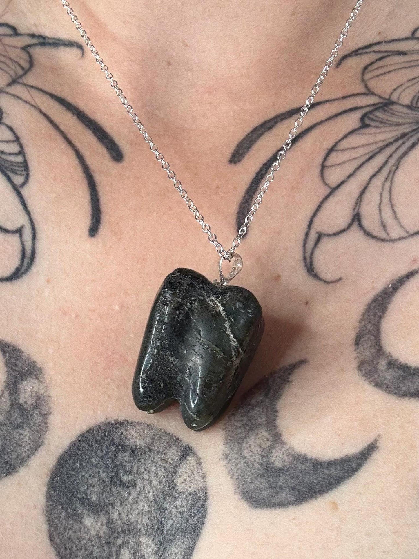 Large Tooth Crystal Carving Pendant with chain
