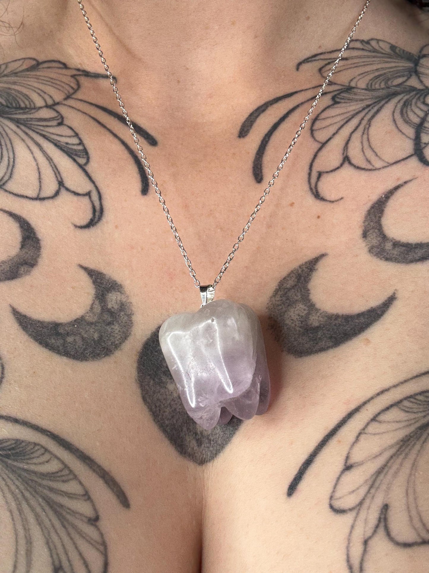 Large Tooth Crystal Carving Pendant with chain